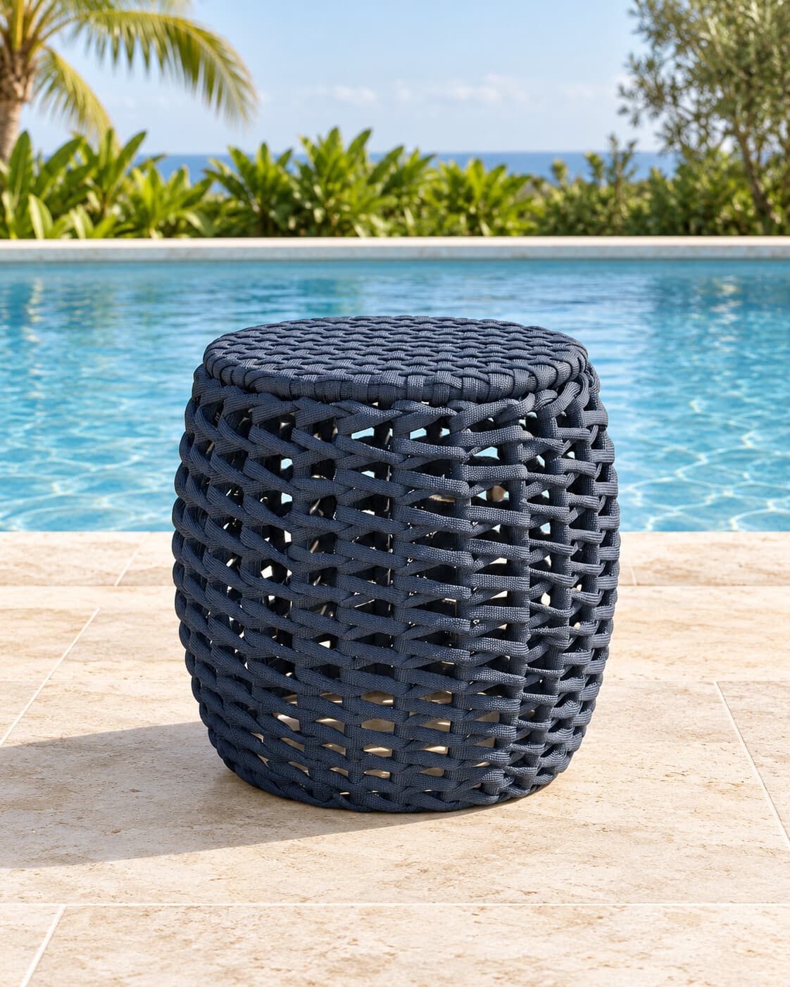 Puff de corda azul em ambiente