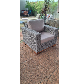 Poltrona CUBUS pés cumarú